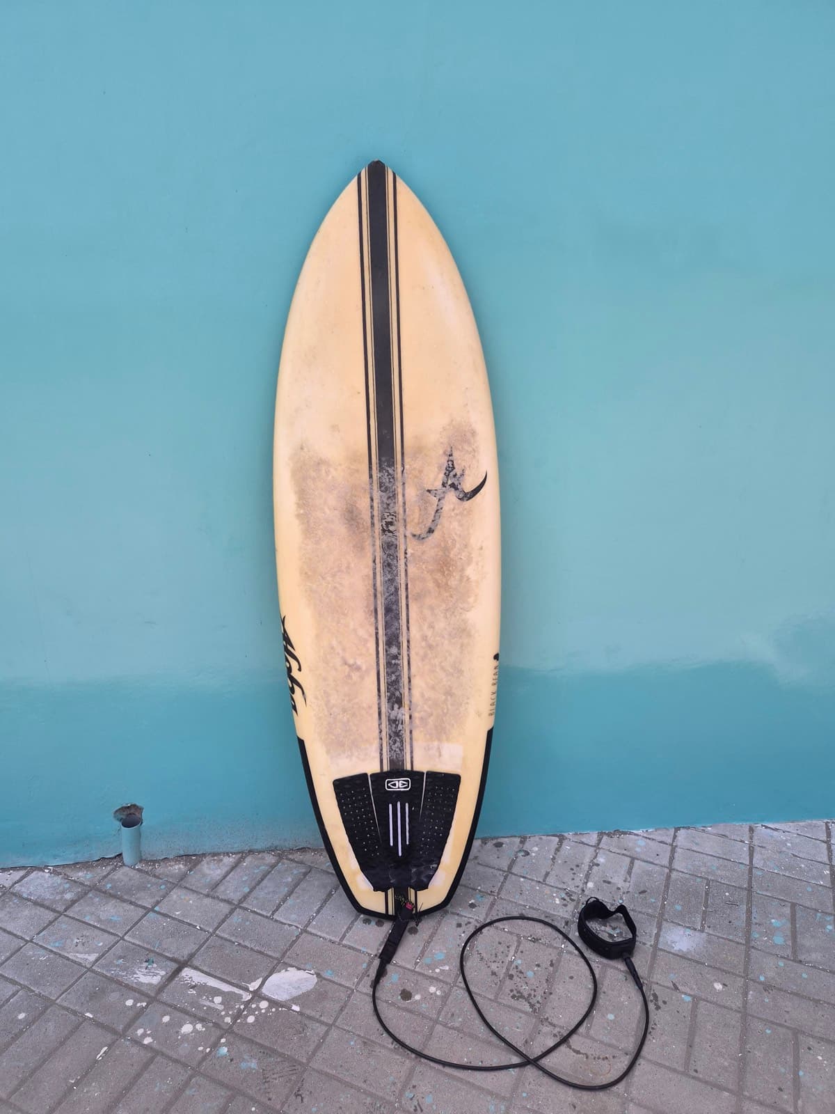 Aloha 5'10 shortboard for rent at El Hombre, Chicama, Peru