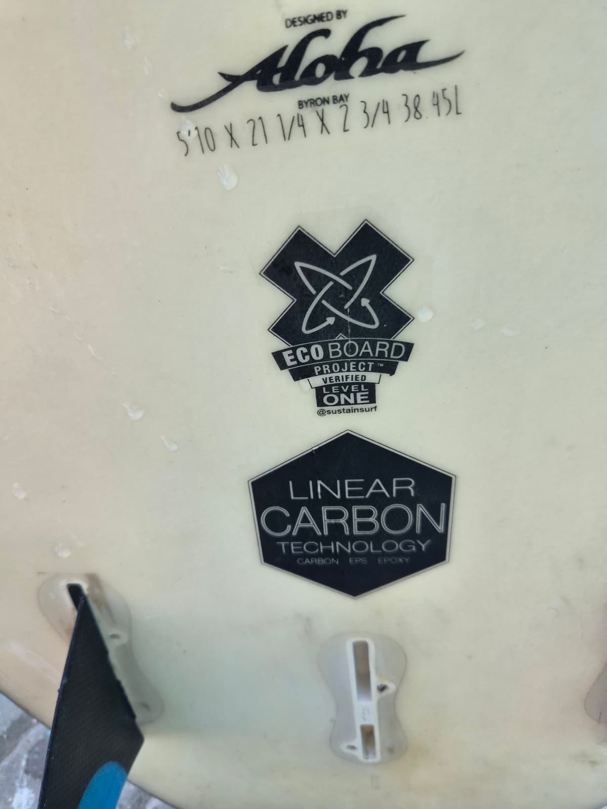 Aloha 5'10 surfboard dimensions — 5'10 x 21¼ x 2¾, 38.45L